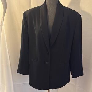 Vintage TanJay Women’s Black Blazer, lined and tailored fit. Size 16